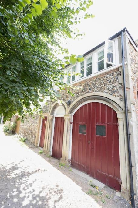 Central Medieval Grid Unique Home With Gated Parking Bury St. Edmunds Exterior photo